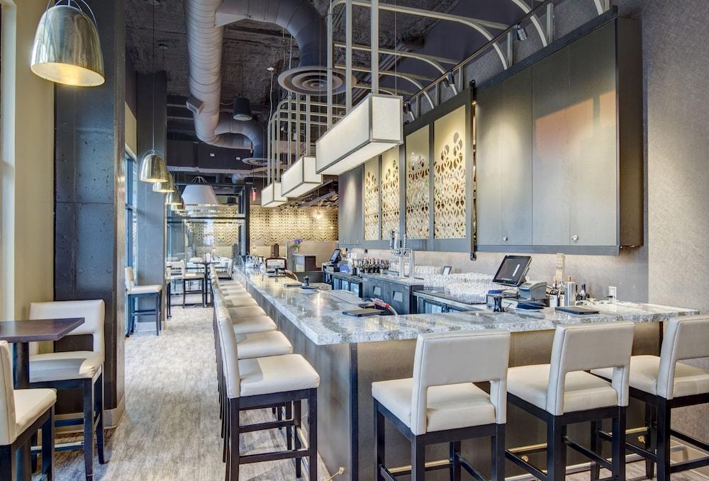 Hotel At 500 Capitol 4*